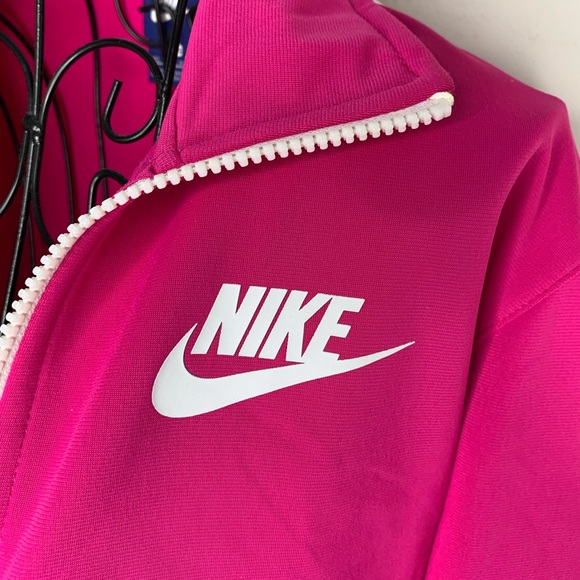 Pink Nike jacket a with white stripe - Picture 4 of 7